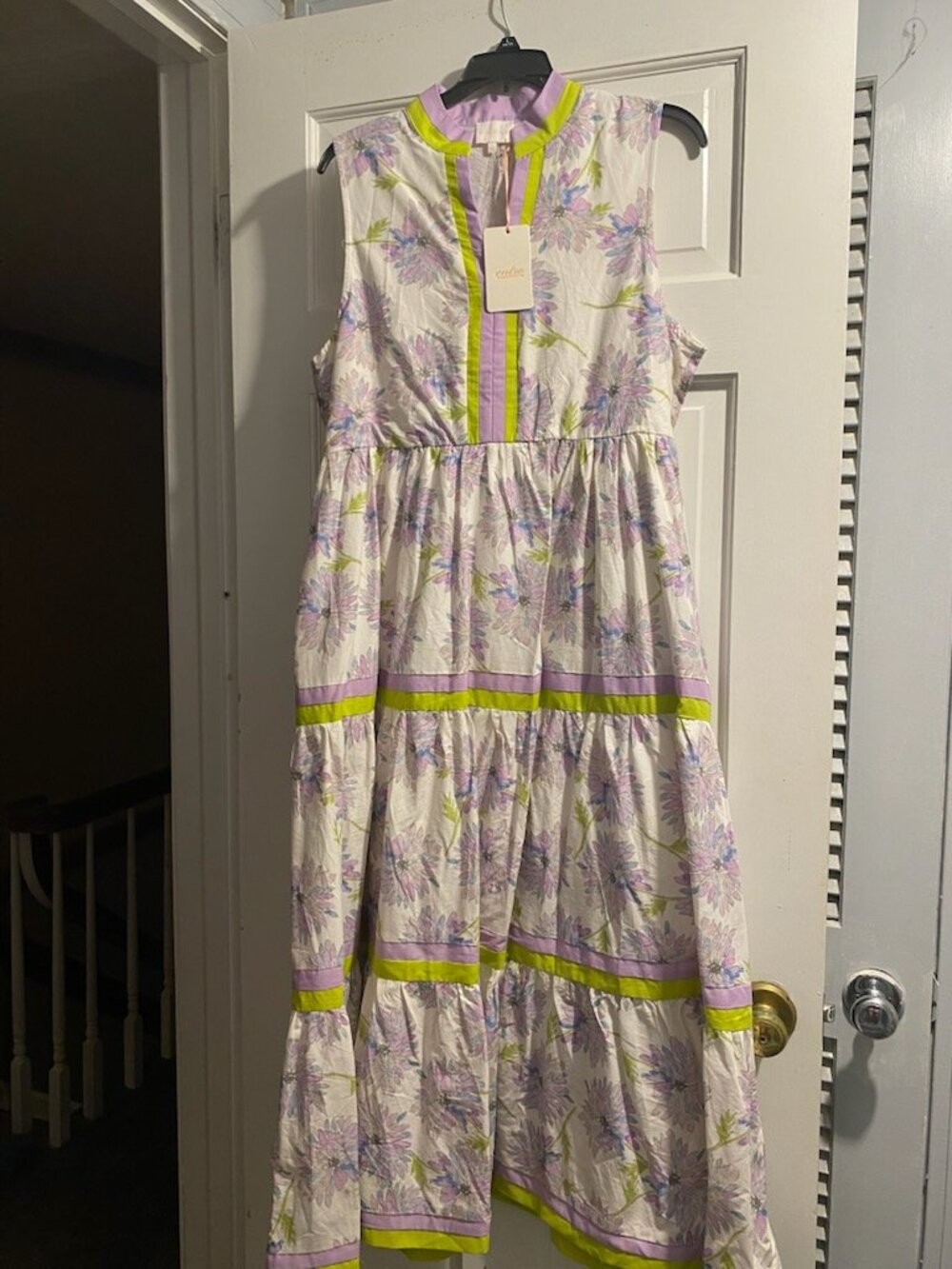 Entro sleevless lilac and green dress, size large, nwt